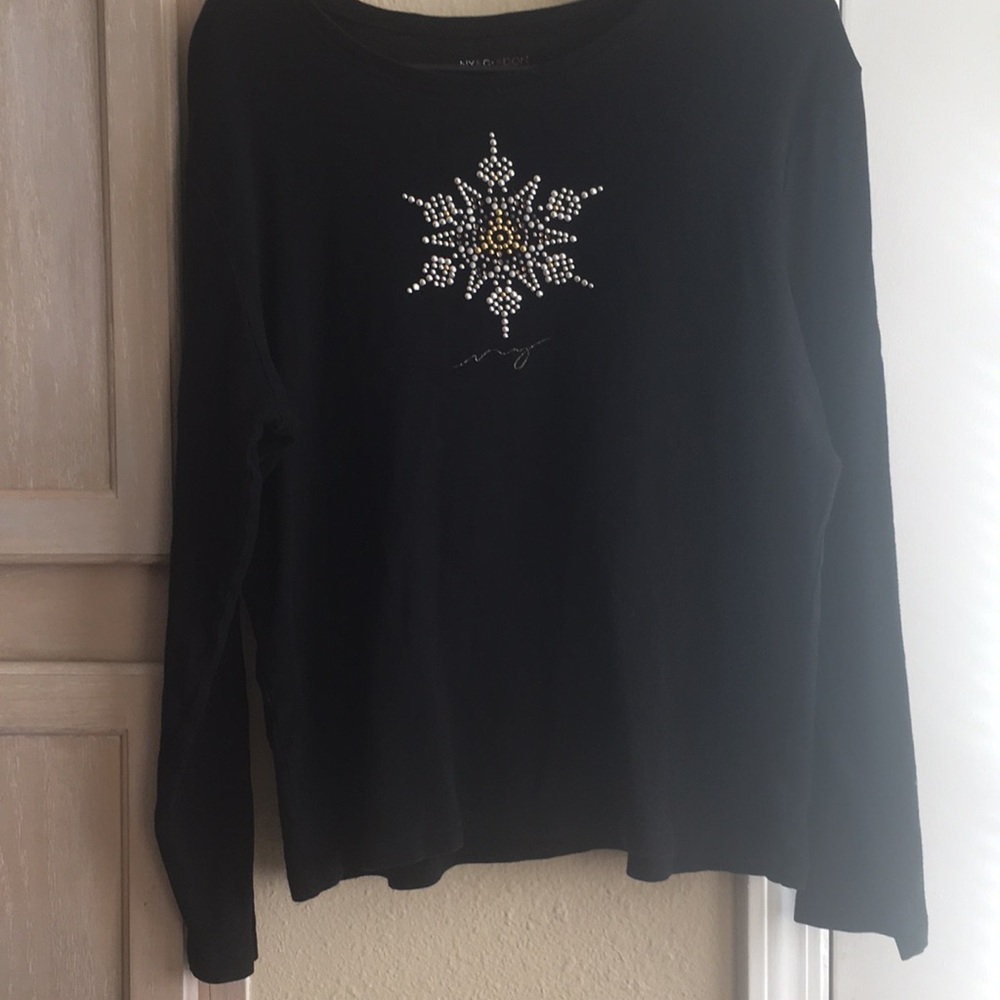 Long sleeve snowflake embossed NY & Co t-shirt